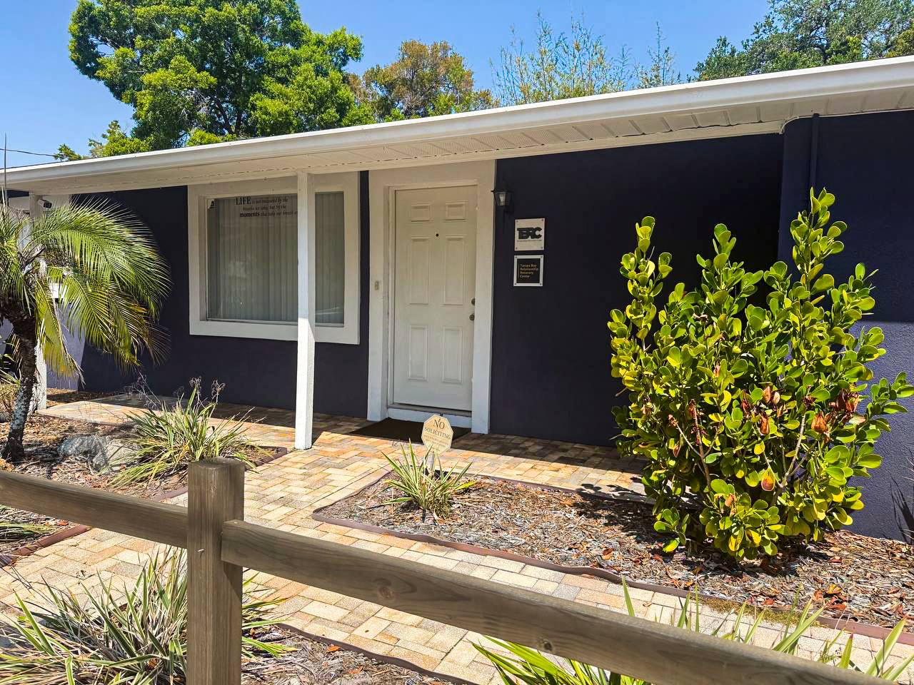 Tampa Bay Recovery Care front entrance